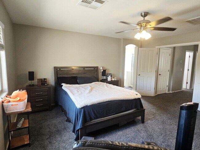 Building Photo - 2 story 3-bed, 2-bath home in San Tan Valley!