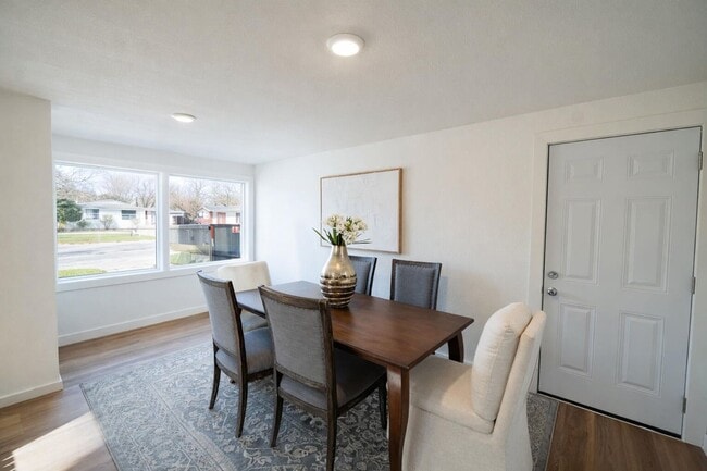 Building Photo - Modern Chic 3 Bedroom W/ Flex Space!
