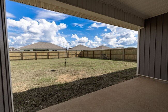 Building Photo - Beautiful 4-bedroom, 2-bath in a Foley nei...