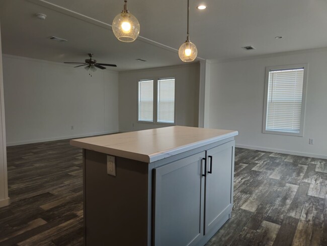 Building Photo - 6691 Hidden Oaks Dr