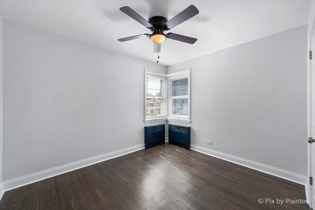 Building Photo - 2715 W Berwyn Ave