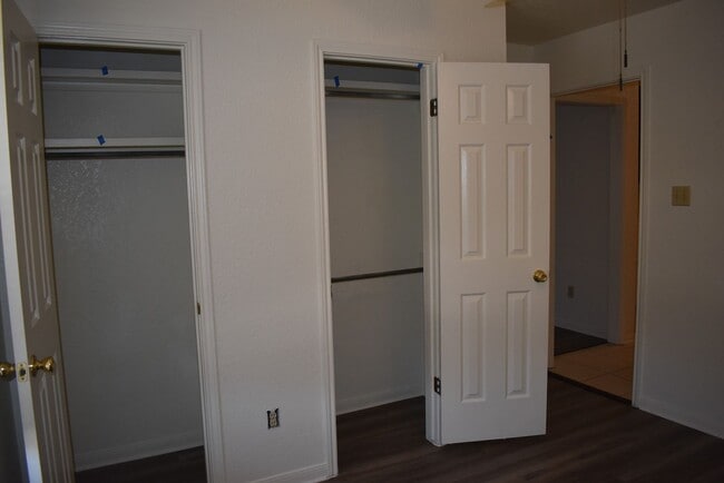 Building Photo - 907 Crymes Ln