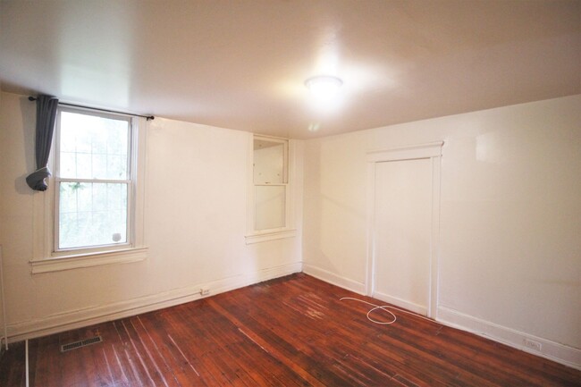 Building Photo - 2025/2026 JHU Off-Campus Awesome 6bd/3ba s...