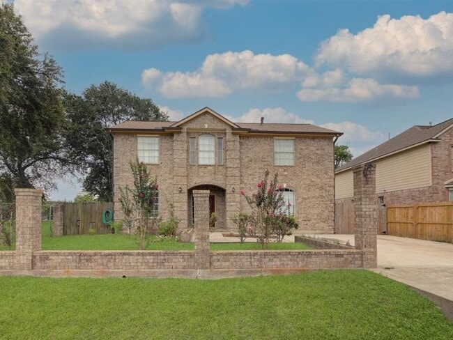 Primary Photo - 8422 Tavenor Ln