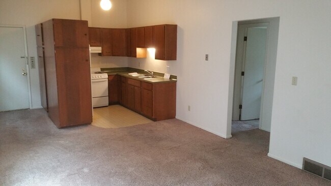 Building Photo - 913/915 Garfield