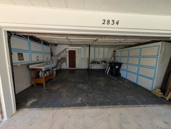 Building Photo - 2834 Woodland Dr