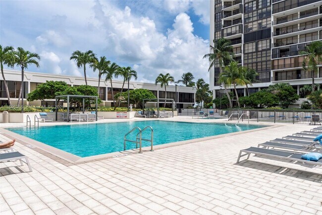 Building Photo - 1901 Brickell Ave