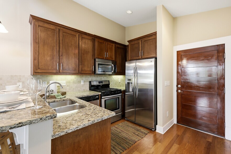Kitchen - 1415 W 51st St