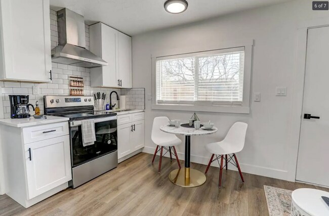 Building Photo - 1503 S Newport St