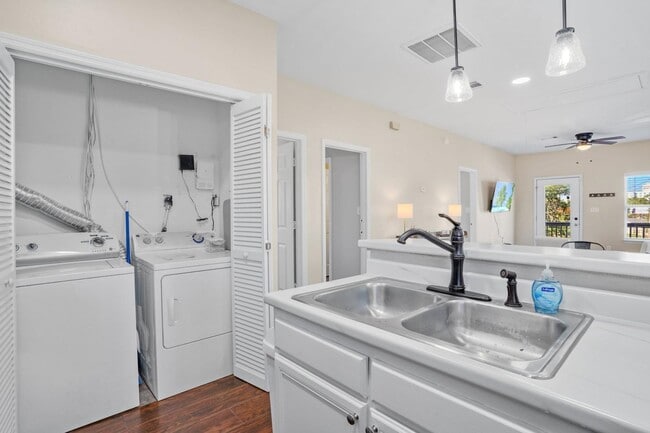 Building Photo - 1516 S Adams St