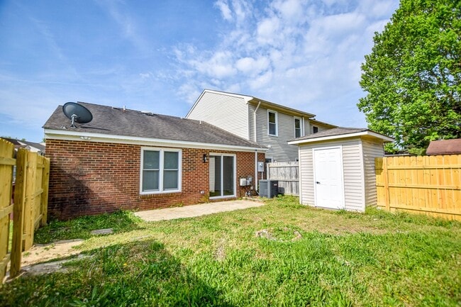 Building Photo - 3900 Raintree Ct