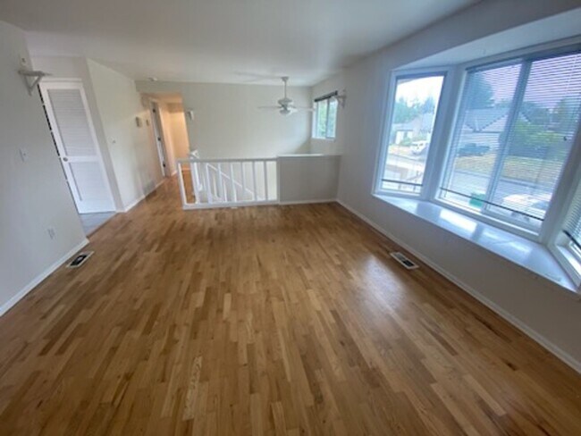 Building Photo - $3950 2520 SqFt, SFH/4BDR,2BA,office/Garag...