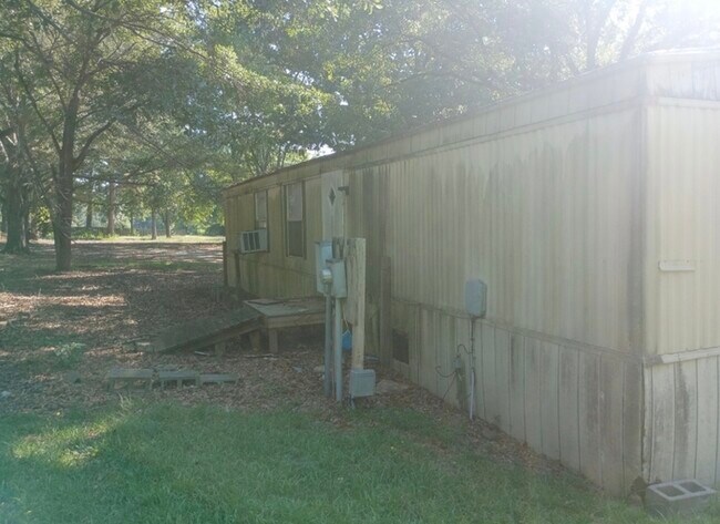 Building Photo - 2 Bedroom Mobile Home in Iva
