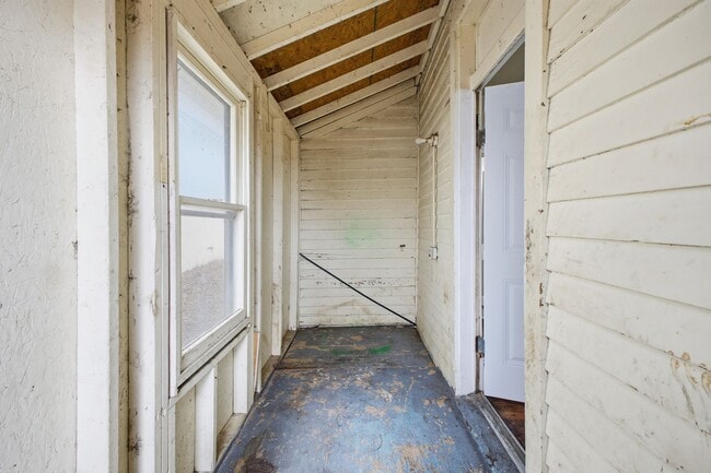 Building Photo - Charming 2-Bedroom, 1-Bath Home with Recent Updates!