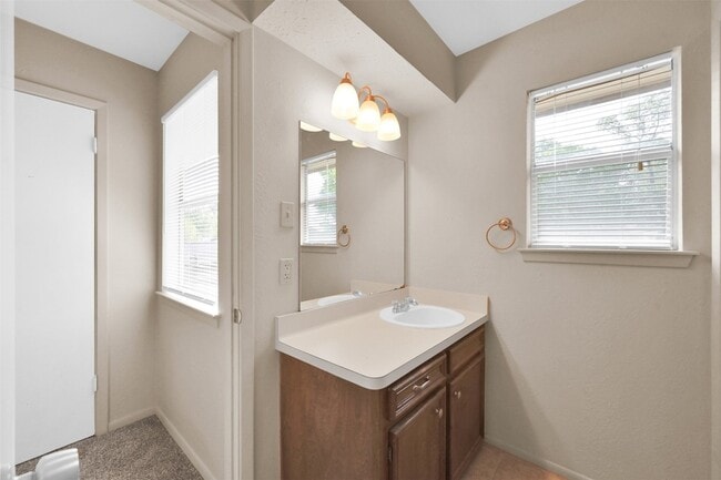 Building Photo - 1603 Hazelwood St