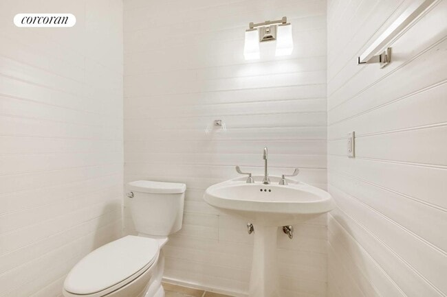 Building Photo - 12 Northview Dr