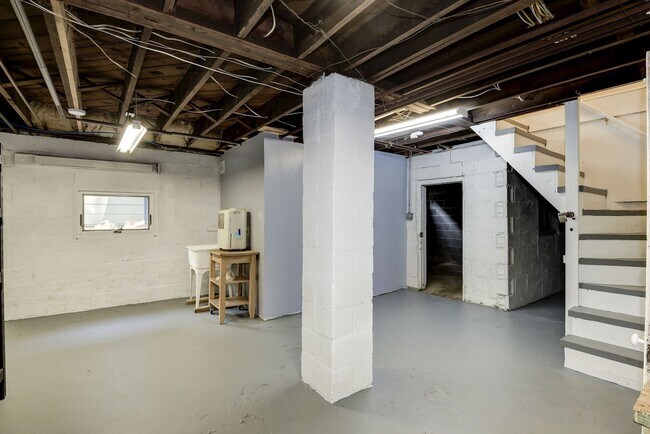 Building Photo - 3 Bed 2.5 Bath - Takoma Park Craftsman - Spacious Rear Deck