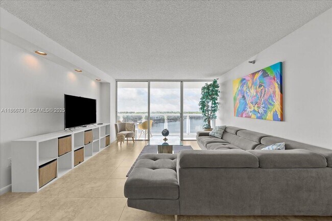 Building Photo - 20515 E Country Club Dr