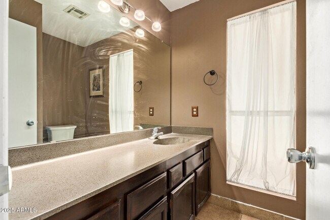 Building Photo - 501 E Topeka Dr