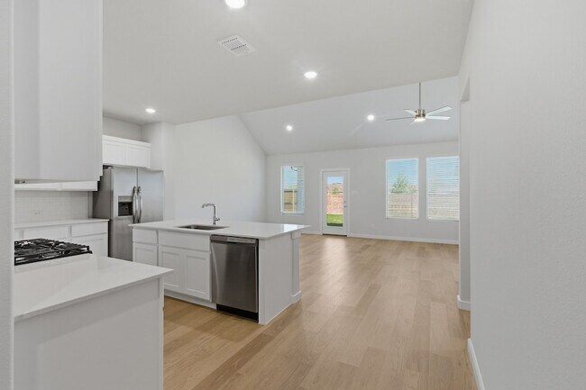 Building Photo - 637 Sierra Rdg