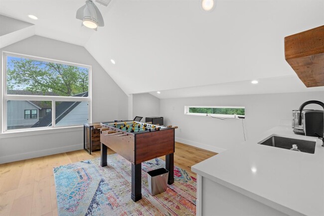 Building Photo - 1023 E 45th St