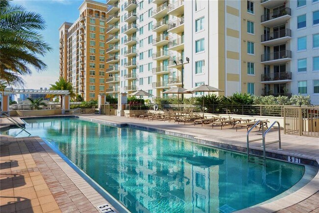 Building Photo - 800 N Tamiami Trl