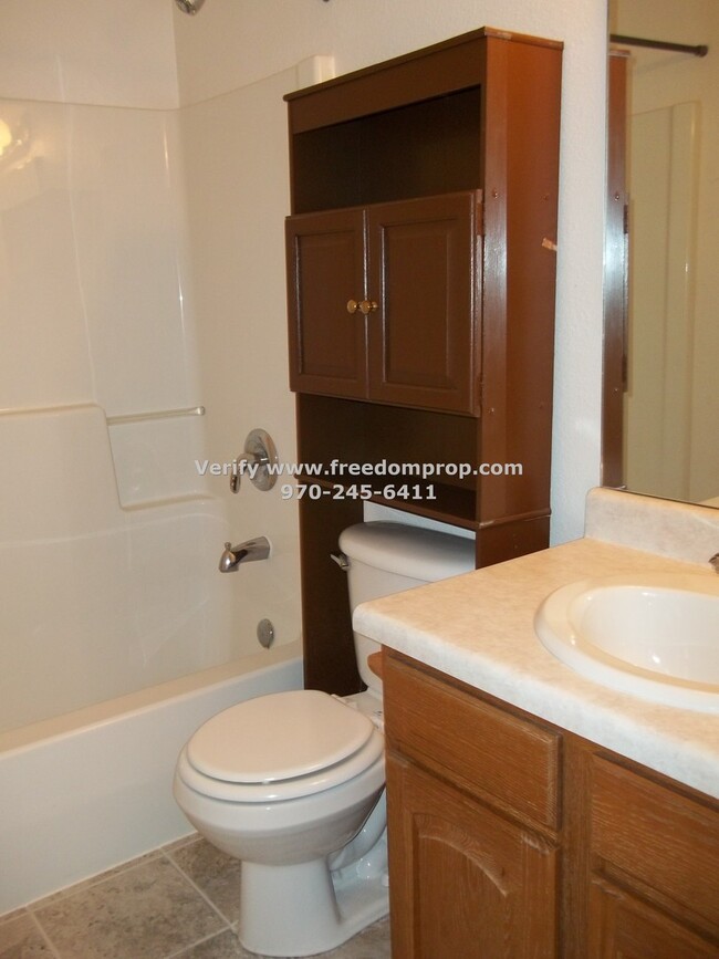 Building Photo - Three Bedroom Home with primary bedroom on...