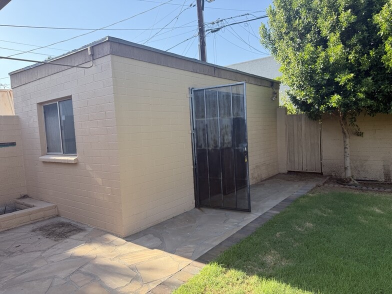Building Photo - 1610 E Palo Verde Dr