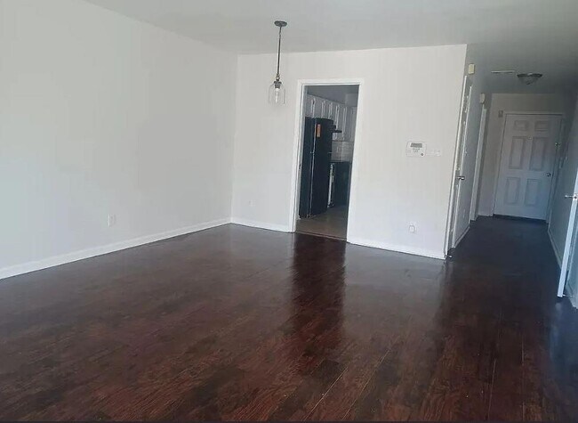 Building Photo - 595 Wedgewood Dr
