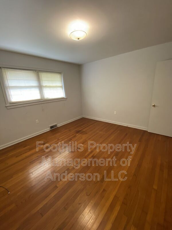Building Photo - 401 Shannon Way