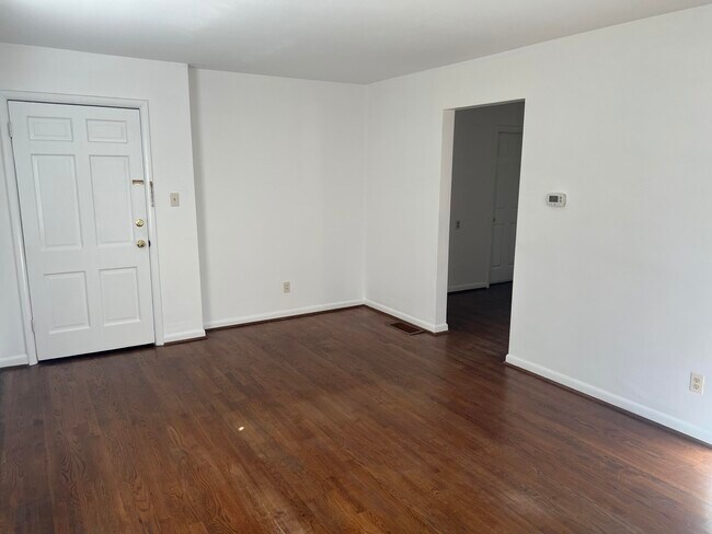 Building Photo - 1705 Carolyn Dr