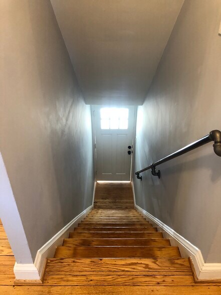 Building Photo - 5513 Ashbourne Rd