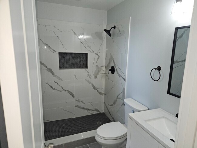 Building Photo - 4 bedroom newly remodeled Milton Home