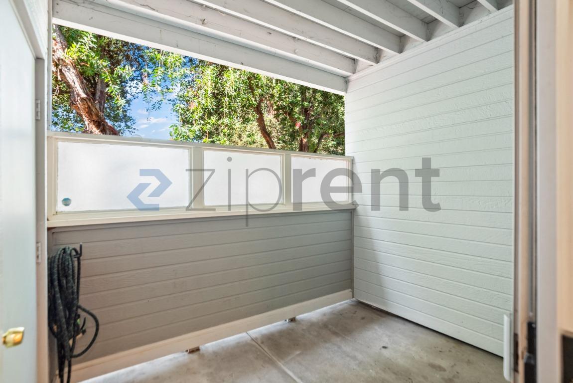 Building Photo - Unit 385