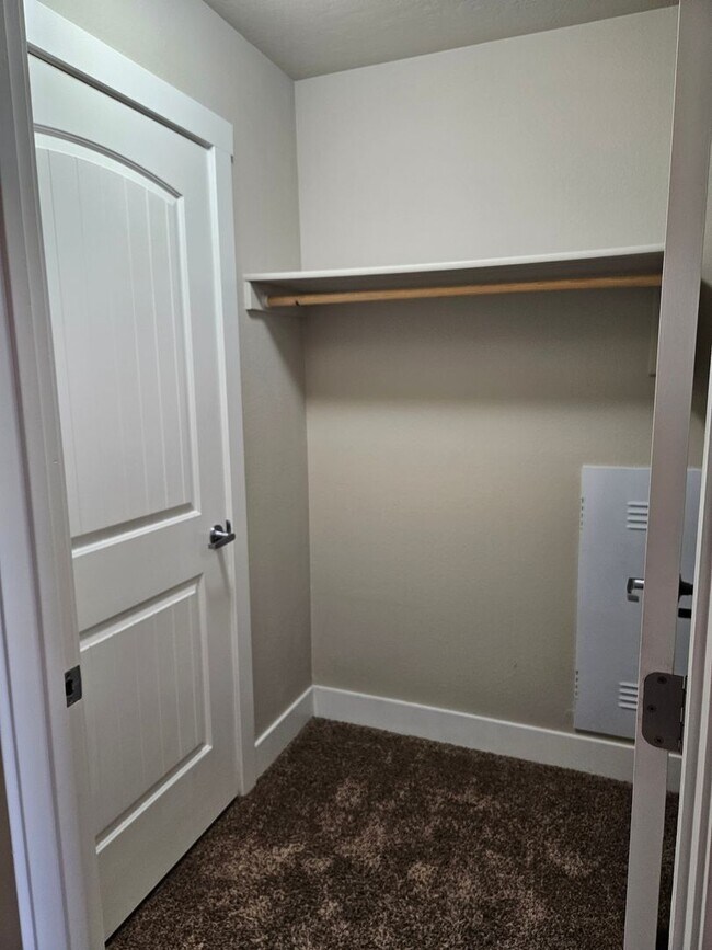 Building Photo - AVON16698