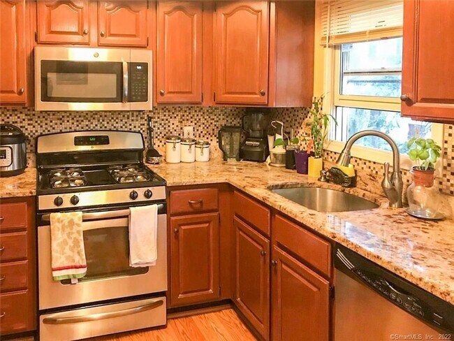 Building Photo - 431 Glenbrook Rd