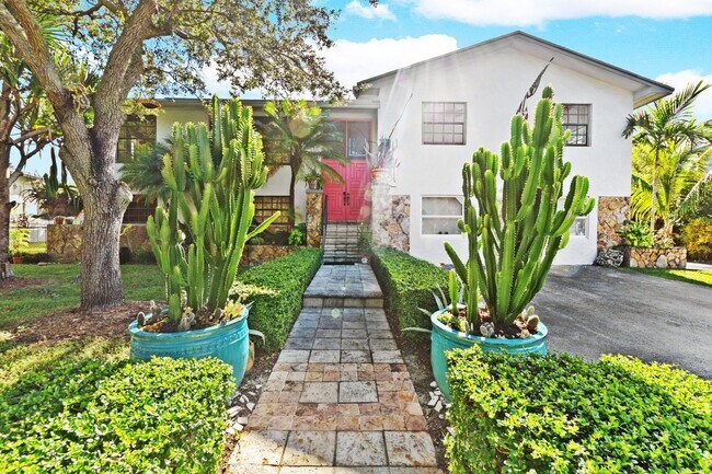 Primary Photo - Beautiful Rustic Contemporary Duplex in Cu...