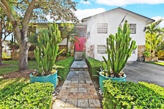 Building Photo - Beautiful Rustic Contemporary Duplex in Cu...