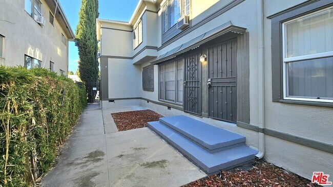 Building Photo - 1020 S Norton Ave