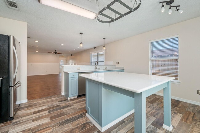 Building Photo - 7648 Chablis Cir