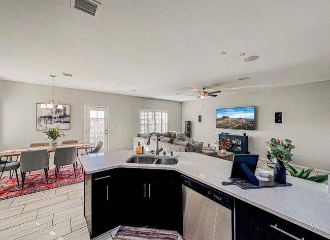 Building Photo - Westside area Rental (Completely Furnished) Beautiful 3 bed/2.5 baths