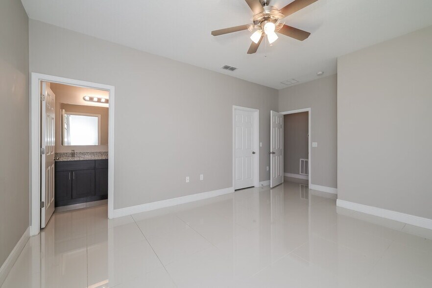 Building Photo - 1010 Heron Ct