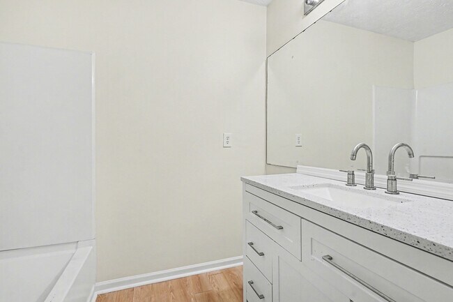 Building Photo - 2545 Walden Lake Dr