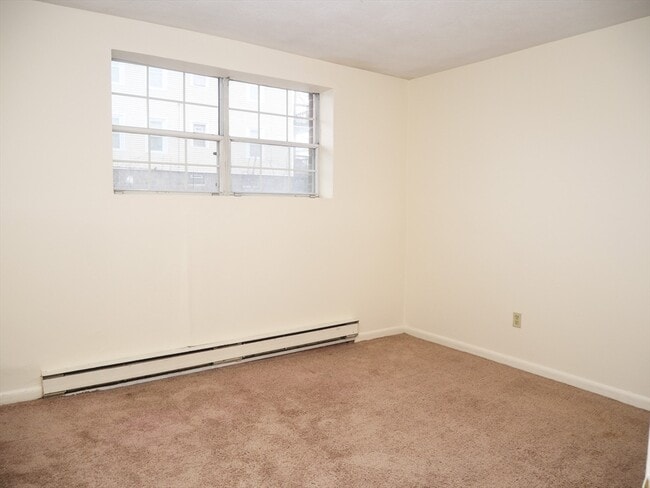 Building Photo - 116 River St