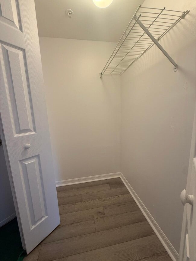 Building Photo - 100 Crestwood Ct N