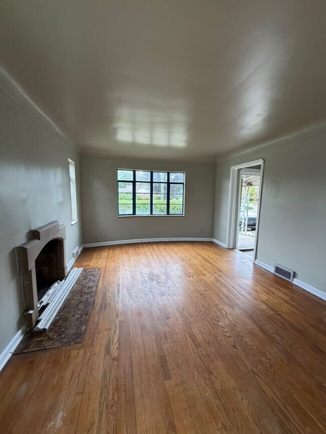 Building Photo - 17928 Chandler Park Dr