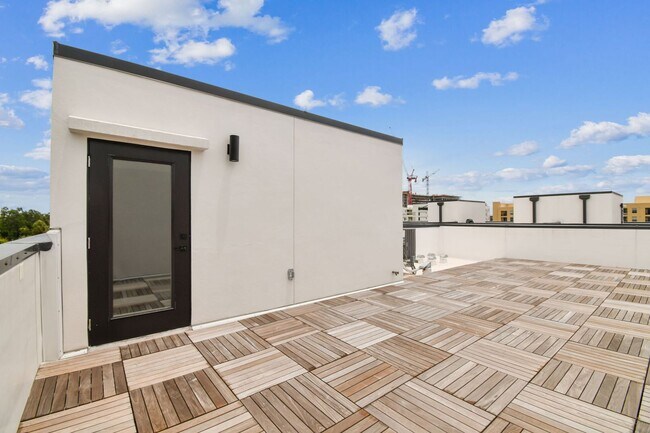 Building Photo - Canvas GWX