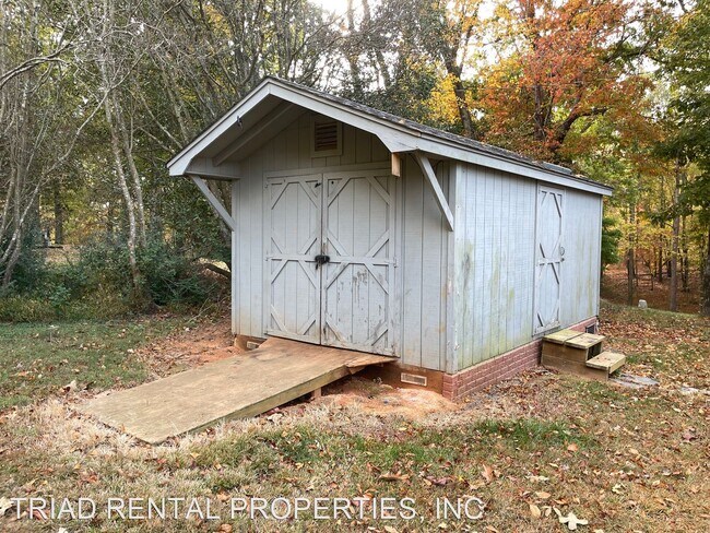 Building Photo - 2 br, 1 bath House - 6670 RANDALL HURLEY RD.