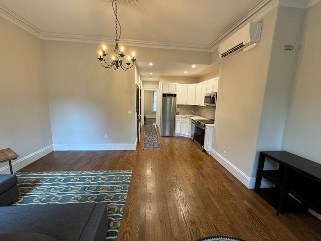 Building Photo - Renovated unit, Longwood Medical Area Brow...