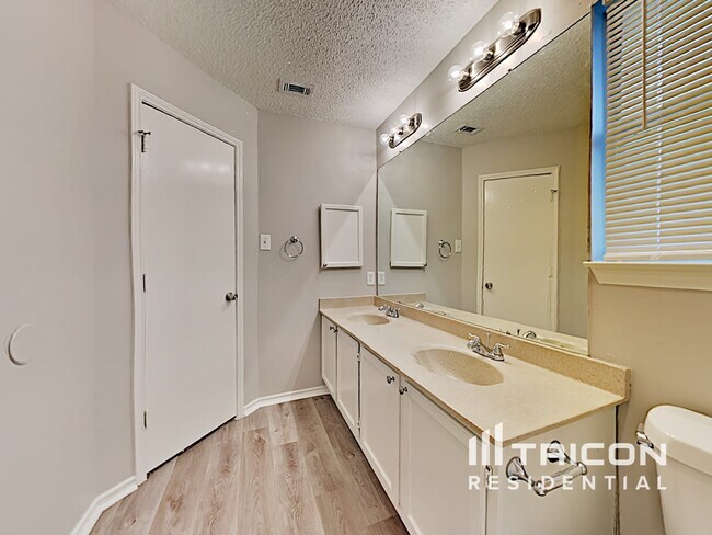 Building Photo - 815 Wyndham Pl